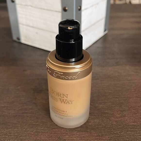 Too Faced Foundation - Picture 4 of 5